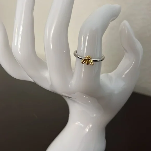 18k Gold Plated Bee Ring Golden Women’s Ring Jewelry - Picture 2 of 3